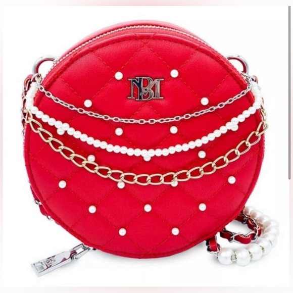 Badgley Mischka Handbags - BADGLEY MISCHKA Round
Diamond Quilted Red Vegan Leather
Crossbody